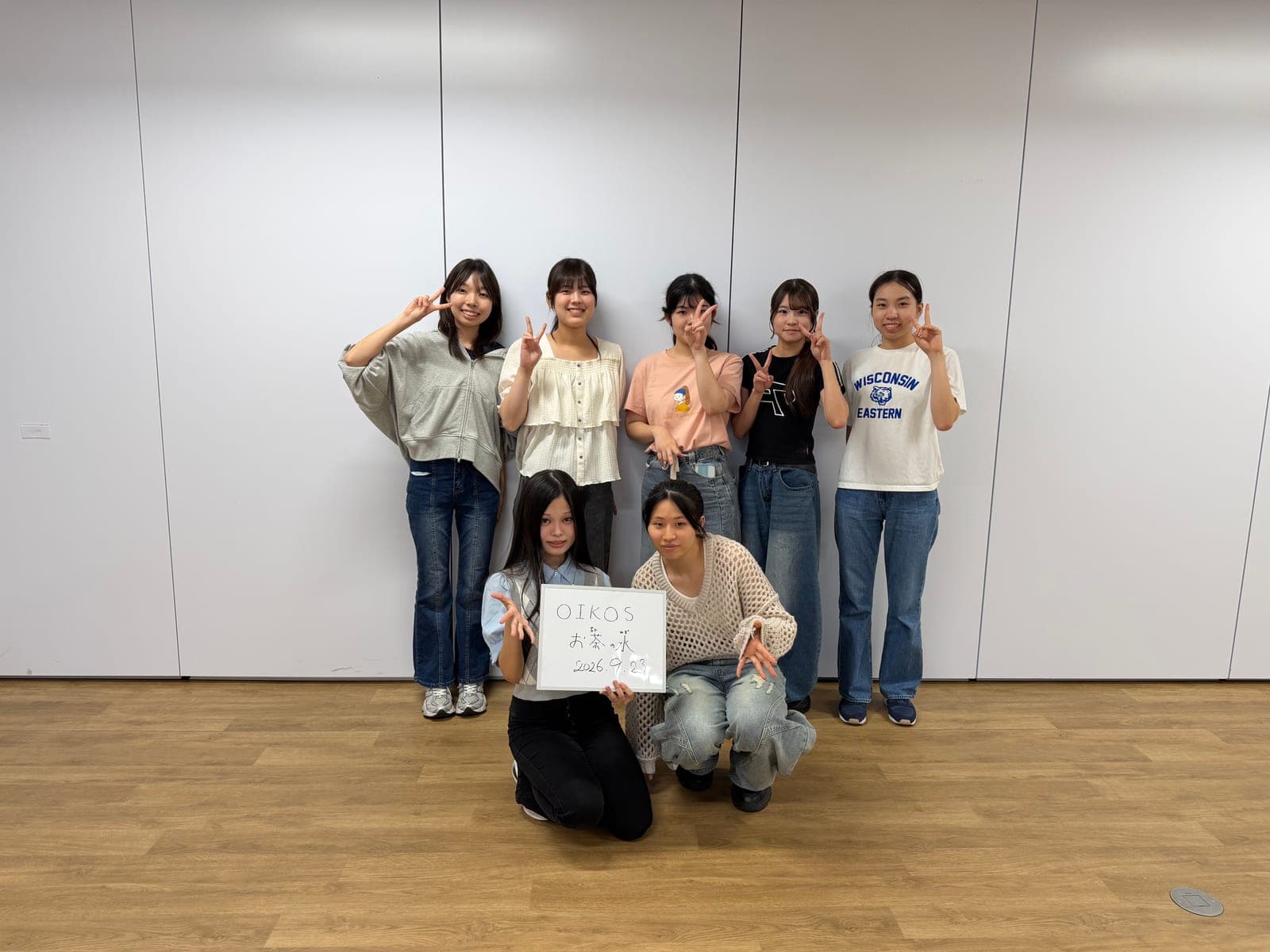OIKOSお茶の水を運営する大学生メンバーの集合写真